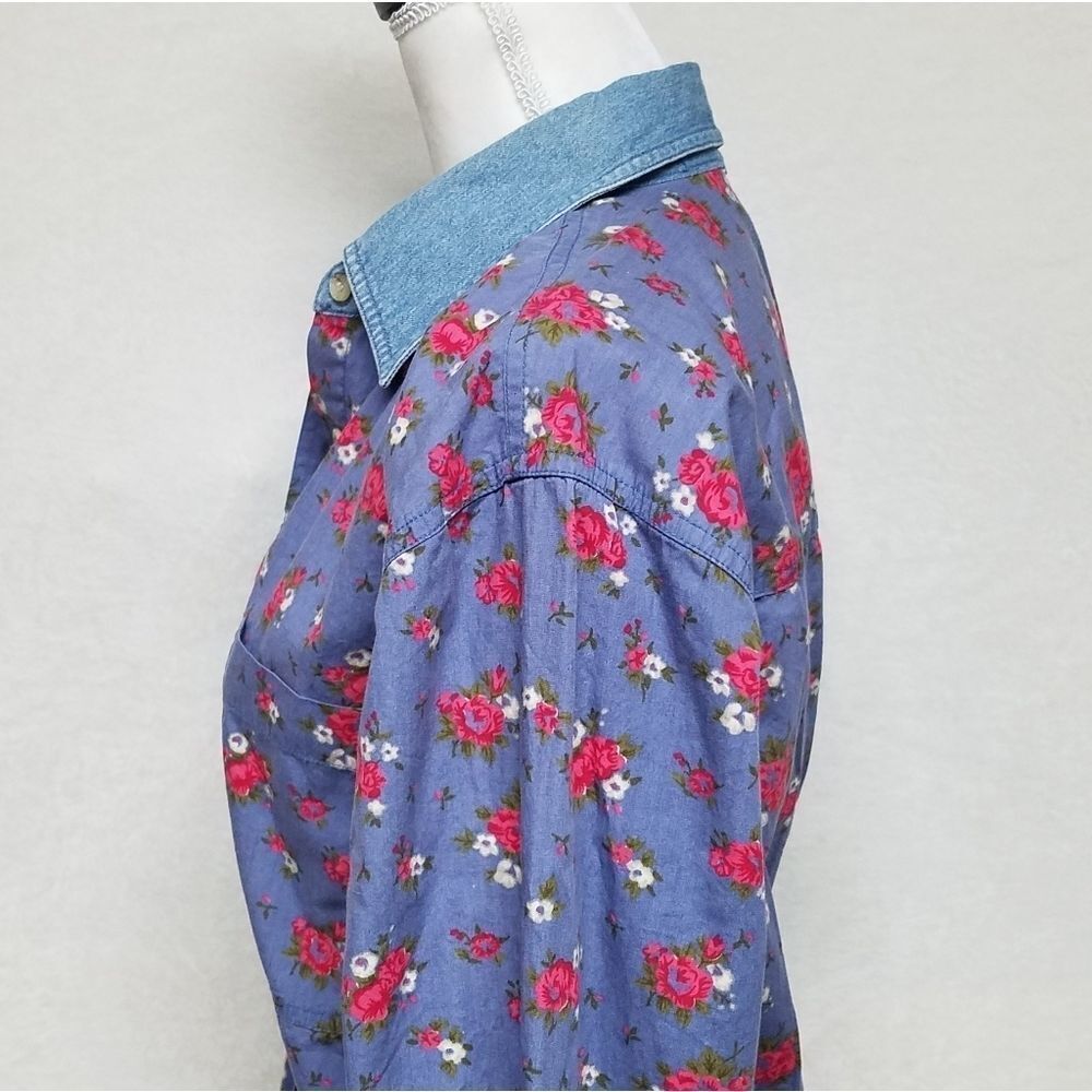 VINTAGE Chic Red Rose Chambray Button Up Blouse - Picture 8 of 13